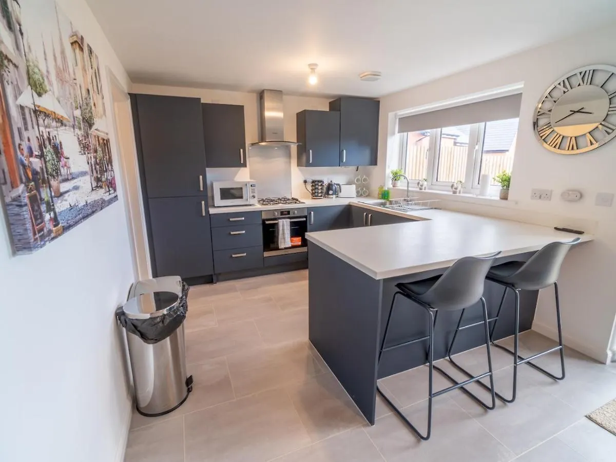 Pass The Keys Centrally Located Beautiful 3 Bed New Build Home نوتينغهام